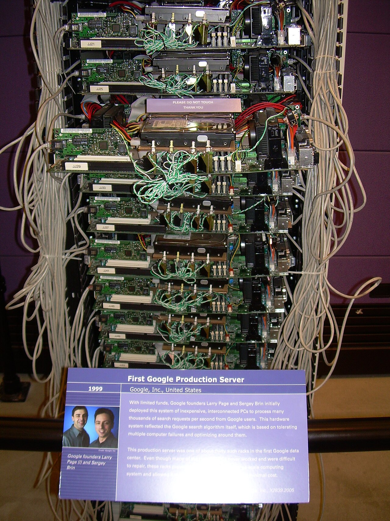 computer server (foto: Carlo Nardone from Roma, Italy / CC BY-SA 2.0, Wikimedia Commons)