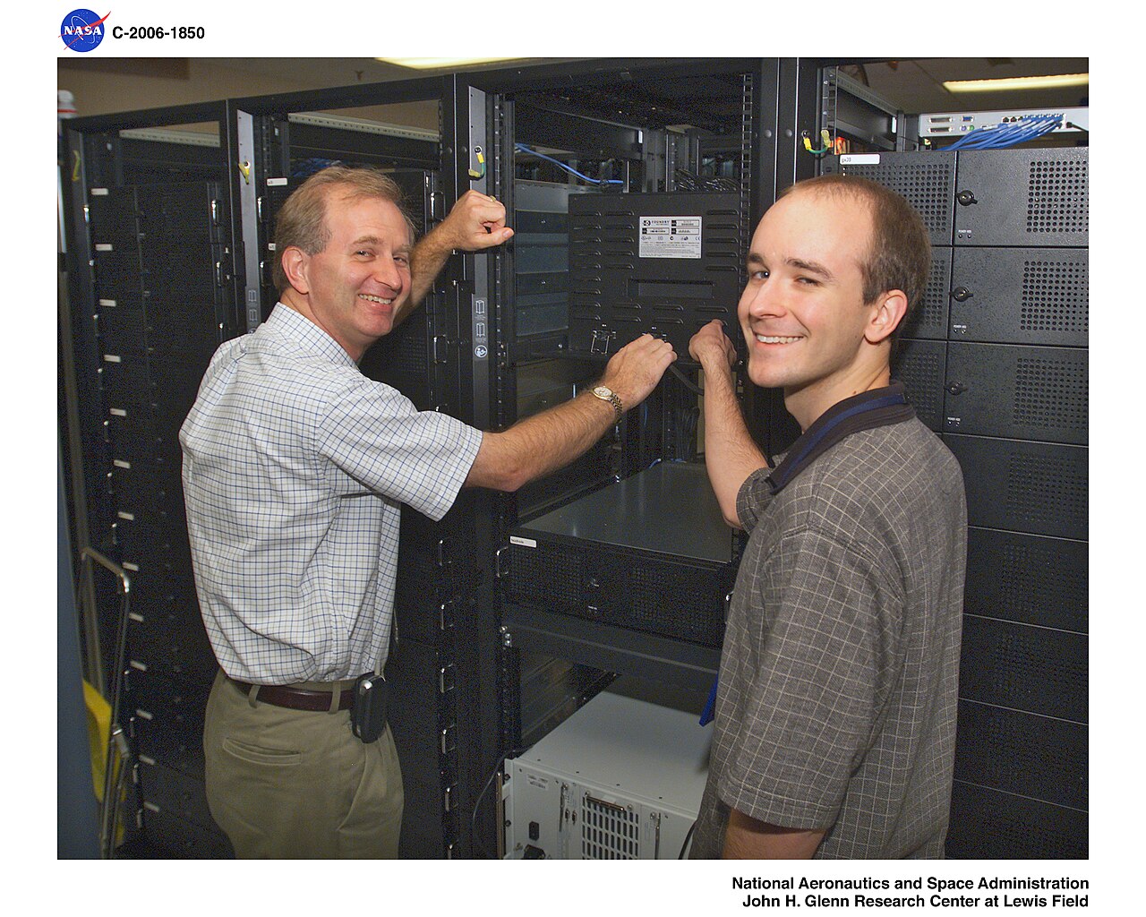 computer server (foto: NASA / Public domain, Wikimedia Commons)