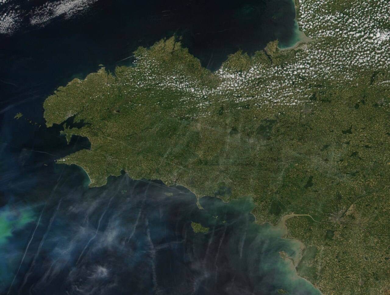satellite space (foto: Credit: Jacques Descloitres, MODIS Rapid Response Team, NASA/GSFC / Public domain, Wikimedia Commons)