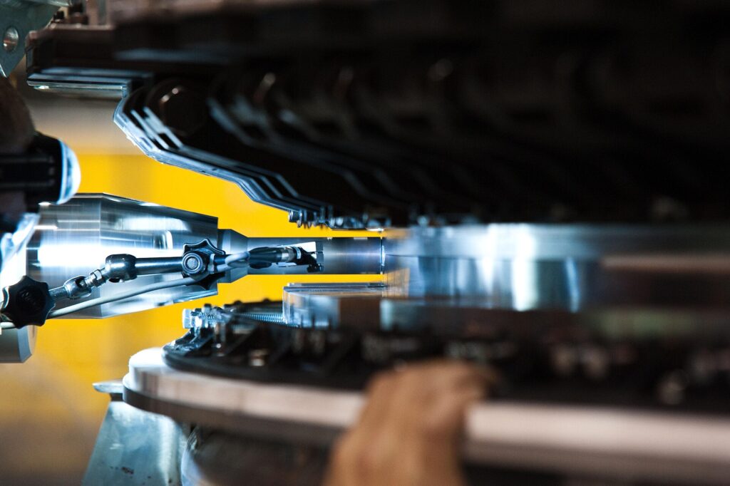 Cápsula Orion con su módulo de servicio europeo y los paneles solares en forma de aspa