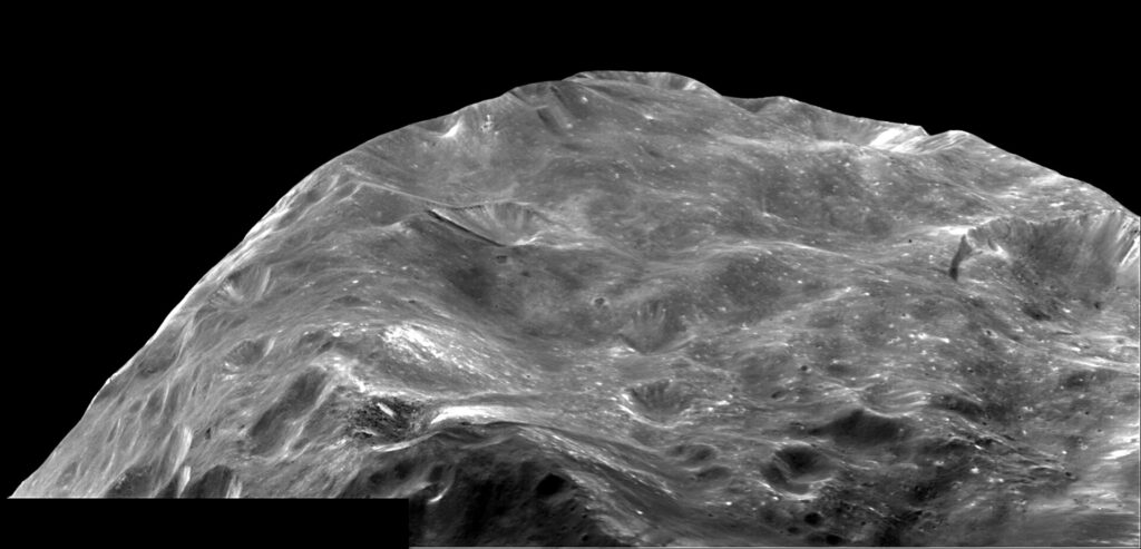 Maqueta de la sonda Cassini con su antena de alta ganancia y el módulo de descenso